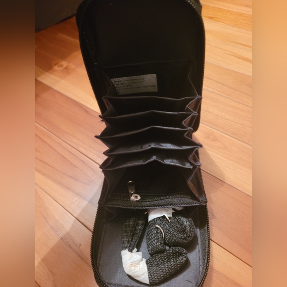 NEW in Box Phone Touch Purse, with 2 Straps,credit card,cash,ID, license holder. - Picture 4 of 15